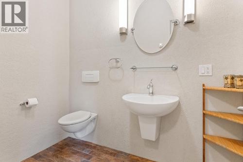 1480 Nighthawk Drive, Castlegar, BC - Indoor Photo Showing Bathroom