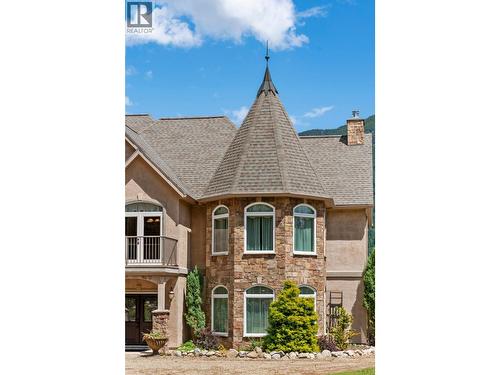 1480 Nighthawk Drive, Castlegar, BC -  With Facade