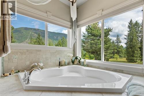 1480 Nighthawk Drive, Castlegar, BC - Indoor Photo Showing Bathroom