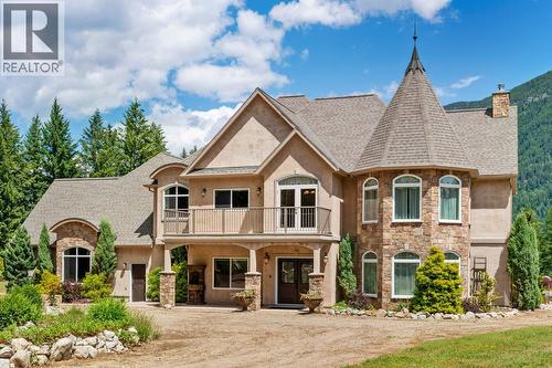 1480 Nighthawk Drive, Castlegar, BC - Outdoor With Facade
