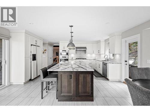 3885 Miller Road, Kelowna, BC - Indoor Photo Showing Kitchen With Upgraded Kitchen