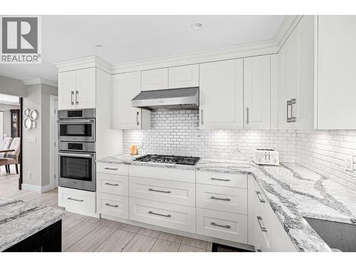 3885 Miller Road, Kelowna, BC - Indoor Photo Showing Kitchen With Upgraded Kitchen