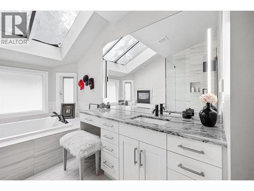 3885 Miller Road, Kelowna, BC - Indoor