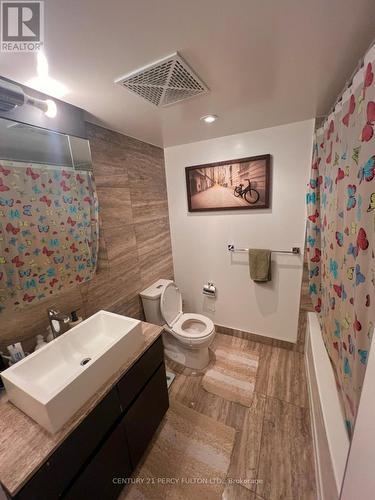 1211 - 15 Iceboat Terrace, Toronto, ON - Indoor Photo Showing Bathroom