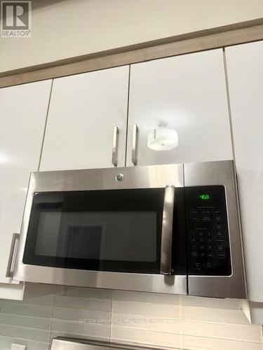 1B - 259 Gerrard Street E, Toronto, ON - Indoor Photo Showing Kitchen