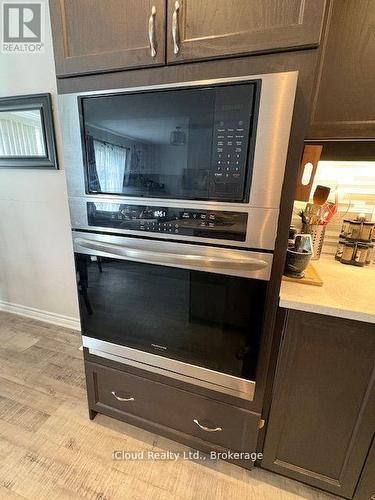 521 Honeylocust Avenue, Ottawa, ON - Indoor Photo Showing Kitchen