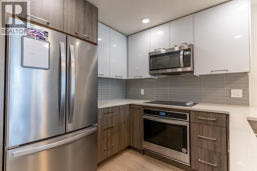885 University Drive Unit# 204, Kamloops, BC - Indoor Photo Showing Kitchen With Upgraded Kitchen