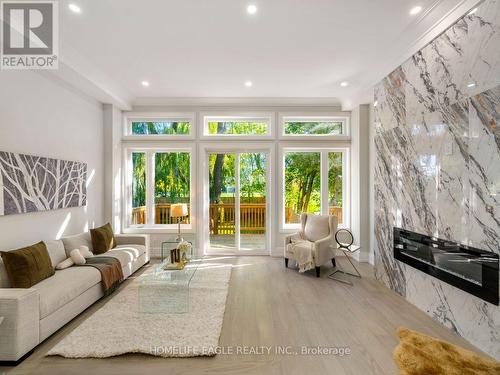 15 Malta Street, Toronto, ON - Indoor Photo Showing Living Room