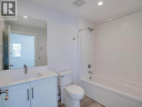 401-7175 Duncan Street, Powell River, BC - Indoor Photo Showing Bathroom