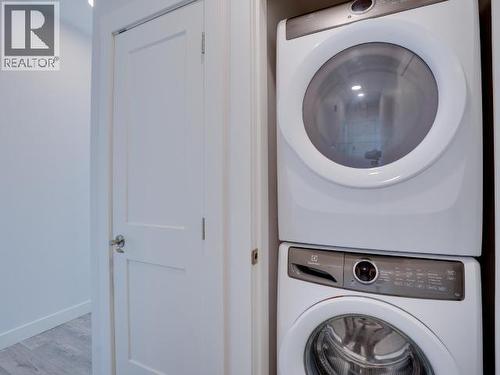 401-7175 Duncan Street, Powell River, BC - Indoor Photo Showing Laundry Room