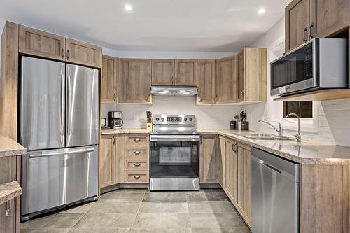 Cuisine - 232 Ch. Des Monarques, Amherst, QC - Indoor Photo Showing Kitchen With Double Sink