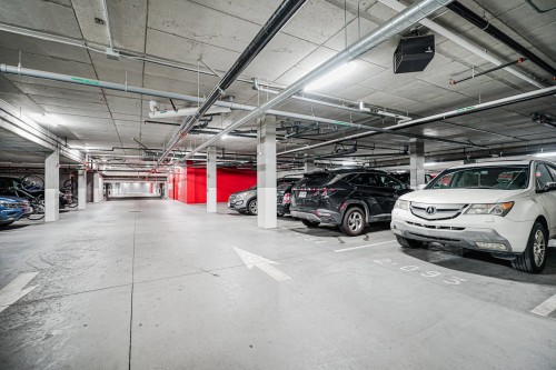 Garage - 224-200 Boul. Marcel-Laurin, Montréal (Saint-Laurent), QC - Indoor Photo Showing Garage