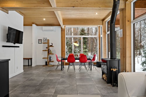 Salle à manger - 161 Ch. Du Retour-Aux-Sources, Amherst, QC - Indoor Photo Showing Other Room