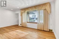 115 HARRIS COURT  Oshawa, ON L1J 5K8