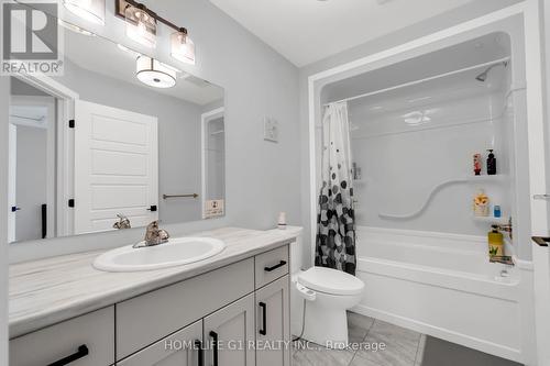 49 Feathers Crossing, St. Thomas, ON - Indoor Photo Showing Bathroom