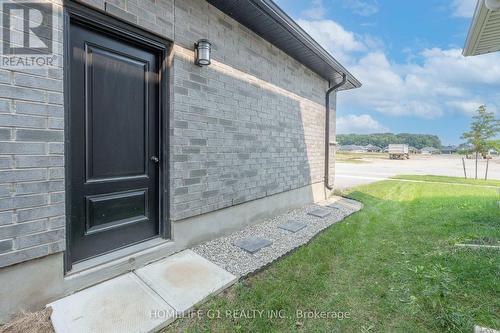 49 Feathers Crossing, St. Thomas, ON - Outdoor