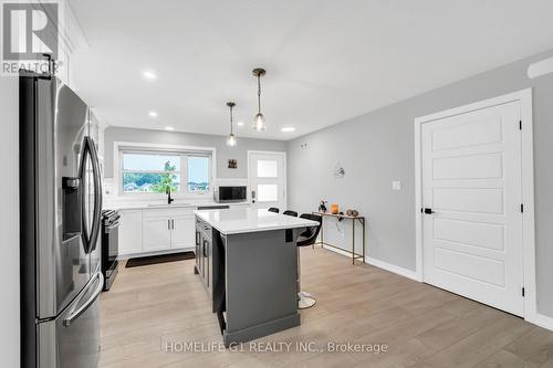 49 Feathers Crossing, St. Thomas, ON - Indoor Photo Showing Kitchen