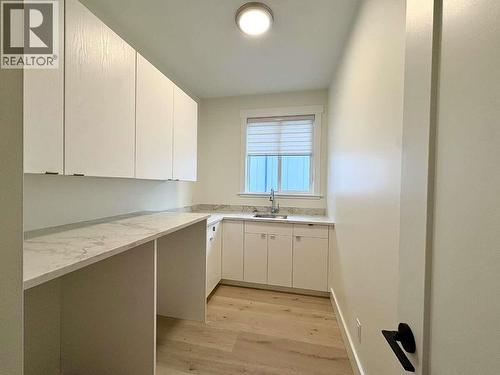 2140 Montenegro Drive, Kelowna, BC - Indoor Photo Showing Kitchen
