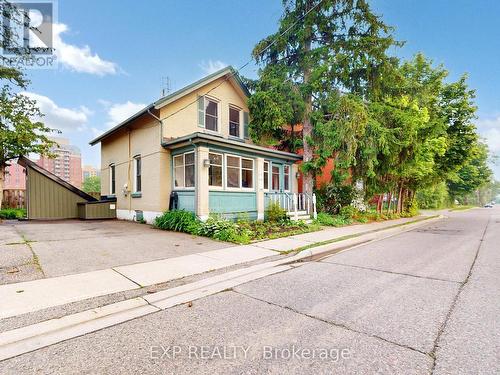 7 DAVID STREET  Brampton, ON L6X 1J2