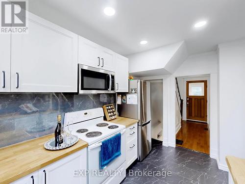 7 David Street, Brampton, ON - Indoor Photo Showing Kitchen