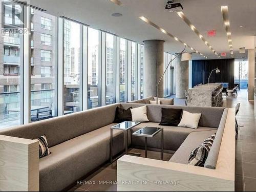 907 - 15 Grenville Street, Toronto, ON - Indoor