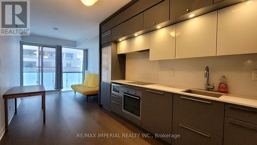 907 - 15 Grenville Street, Toronto, ON - Indoor Photo Showing Kitchen With Upgraded Kitchen