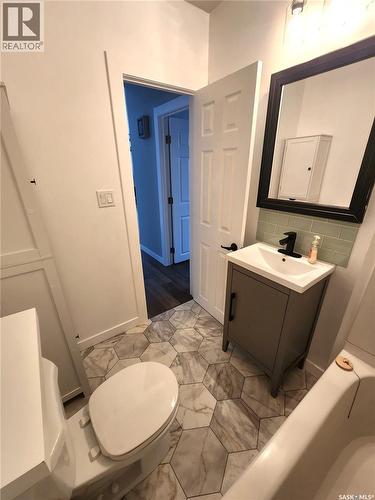 1533 Young Street, Estevan, SK - Indoor Photo Showing Bathroom