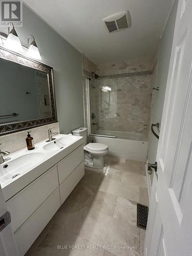19 Constable Upper Street, London North (North I), ON - Indoor Photo Showing Bathroom
