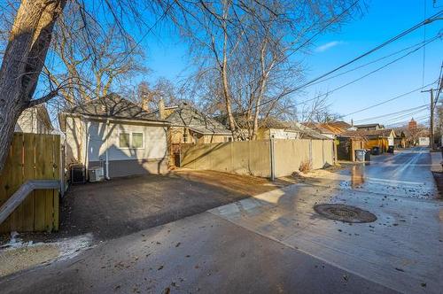 512 Walker Ave, Winnipeg, MB 