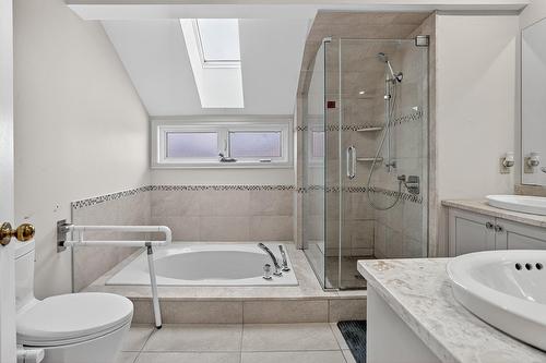 Salle de bains - 560 Rue Maugue, Montréal (L'Île-Bizard/Sainte-Geneviève), QC - Indoor Photo Showing Bathroom