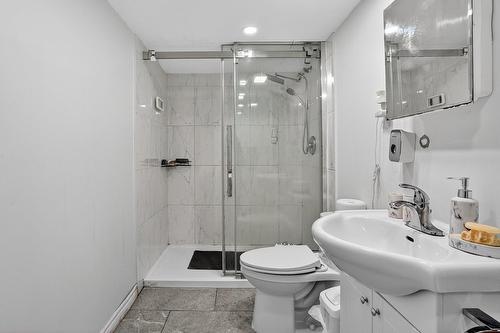 Salle de bains - 560 Rue Maugue, Montréal (L'Île-Bizard/Sainte-Geneviève), QC - Indoor Photo Showing Bathroom