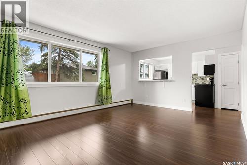 4 230 Broadway Avenue E, Regina, SK - Indoor Photo Showing Living Room