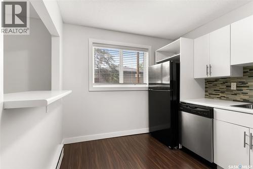 4 230 Broadway Avenue E, Regina, SK - Indoor Photo Showing Kitchen