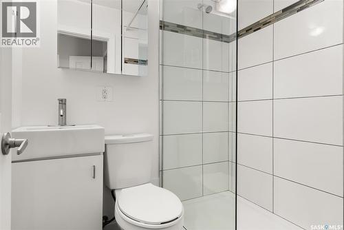 4 230 Broadway Avenue E, Regina, SK - Indoor Photo Showing Bathroom