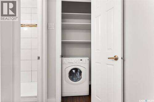 4 230 Broadway Avenue E, Regina, SK - Indoor Photo Showing Laundry Room