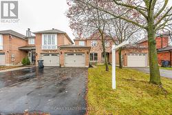 15 SHADY PINE CIRCLE  Brampton, ON L6R 1N6
