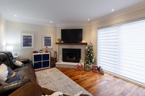 Salle familiale - 895 Rue Ravel, Brossard, QC - Indoor Photo Showing Living Room With Fireplace