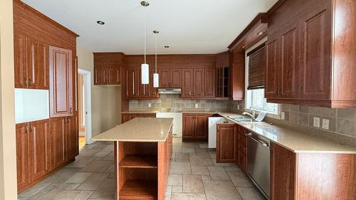Cuisine - 181 Crois. Gilles-Lecourt, Terrebonne (Lachenaie), QC - Indoor Photo Showing Kitchen With Double Sink