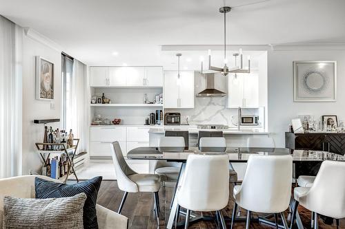 Dining room - 303-5850 Av. Marc-Chagall, Côte-Saint-Luc, QC - Indoor