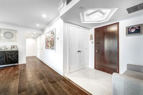 Hall - 303-5850 Av. Marc-Chagall, Côte-Saint-Luc, QC - Indoor Photo Showing Other Room