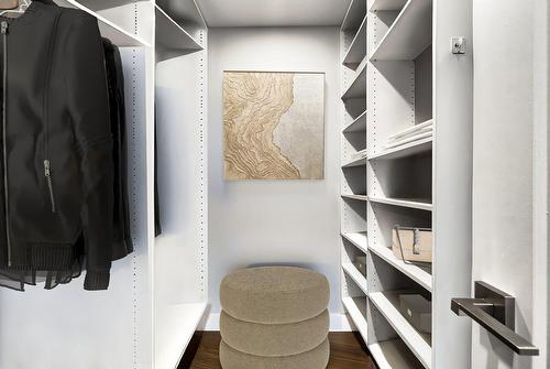 Walk-in closet - 303-5850 Av. Marc-Chagall, Côte-Saint-Luc, QC - Indoor With Storage
