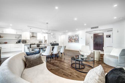 Living room - 303-5850 Av. Marc-Chagall, Côte-Saint-Luc, QC - Indoor Photo Showing Living Room