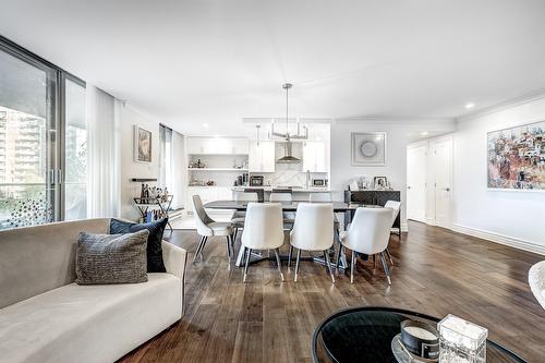 Dining room - 303-5850 Av. Marc-Chagall, Côte-Saint-Luc, QC - Indoor