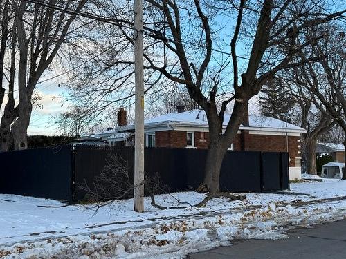 242 Rue Léveillé  Laval (Pont-Viau), QC H7G 1E6