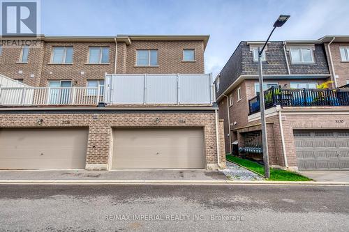 3334 Carding Mill Trail, Oakville, ON - Outdoor