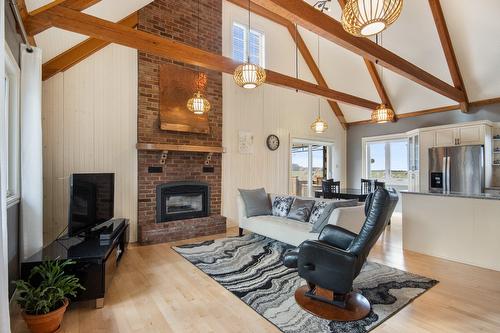 Living room - 480 Rue Brisebois, Saint-Jean-Sur-Richelieu, QC - Indoor Photo Showing Living Room With Fireplace