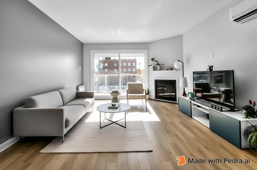 Salon - 304-2420 Rue Henriette-Céré, Longueuil (Saint-Hubert), QC 