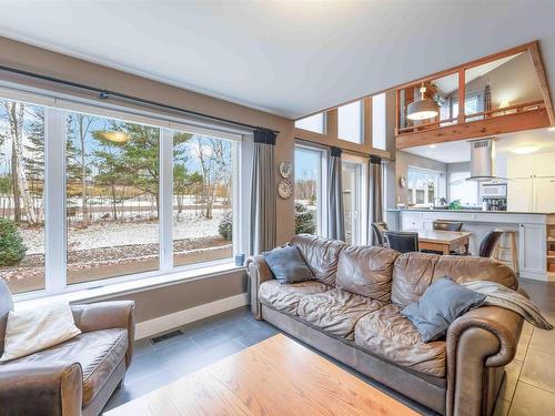 822 Cleveland Road, Windermere, NS - Indoor Photo Showing Living Room