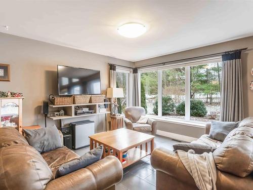 822 Cleveland Road, Windermere, NS - Indoor Photo Showing Living Room