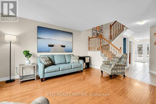 582 Emerald Street, Clarence-Rockland, ON - Indoor Photo Showing Living Room